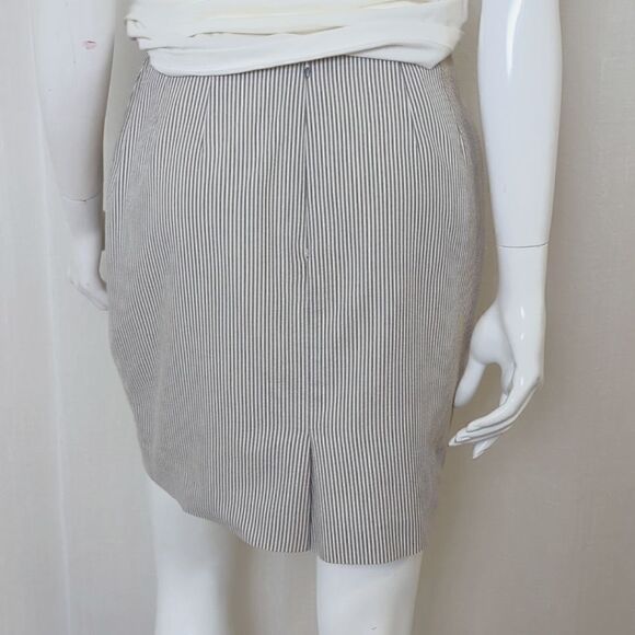 Ann Taylor Skirt Size 4 Gray and White Seersucker Pencil Skirt - Picture 2 of 5